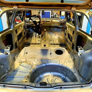 Pokračování naší stavby zavoďaku pokračije. Po tom co jsme auto již jednou z poloviny rozebrali vyměnili sem tam nějaké...