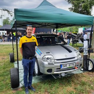 Víkend 28.5 - 29.5 naše Clio parkuje na @legendy_slavnost . Pokud jste milovníci aut jako my, přijďte se take podívat....